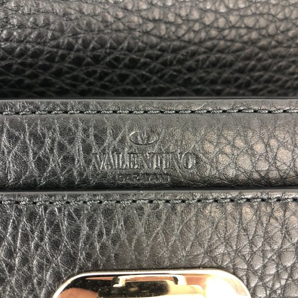 Valentino Garavani Rockstud Shoulder Bag in Black - Picture 14 of 15